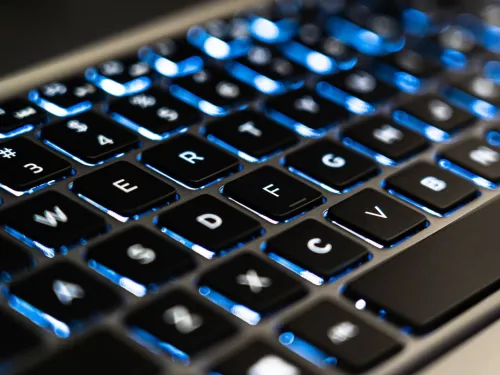 Porównanie cen między markami laptopów poleasingowych
