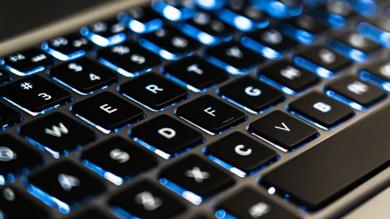 Porównanie cen między markami laptopów poleasingowych