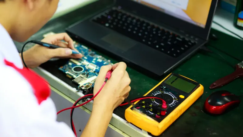 Koszt naprawy wobec ceny laptopa poleasingowego
