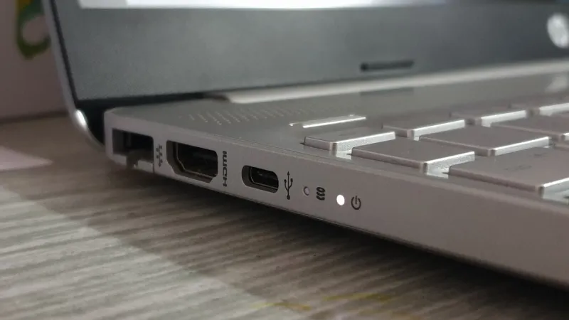 Naprawa portów przed sprzedażą laptopa