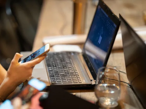 Uszkodzenie panelu dotykowego w starszym laptopie