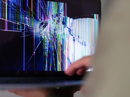 Ekran w laptopie biznesowym a konsumenckim