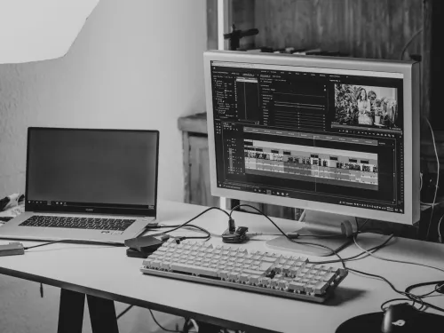 Ustawienie dwóch monitorów — poziomo czy pionowo